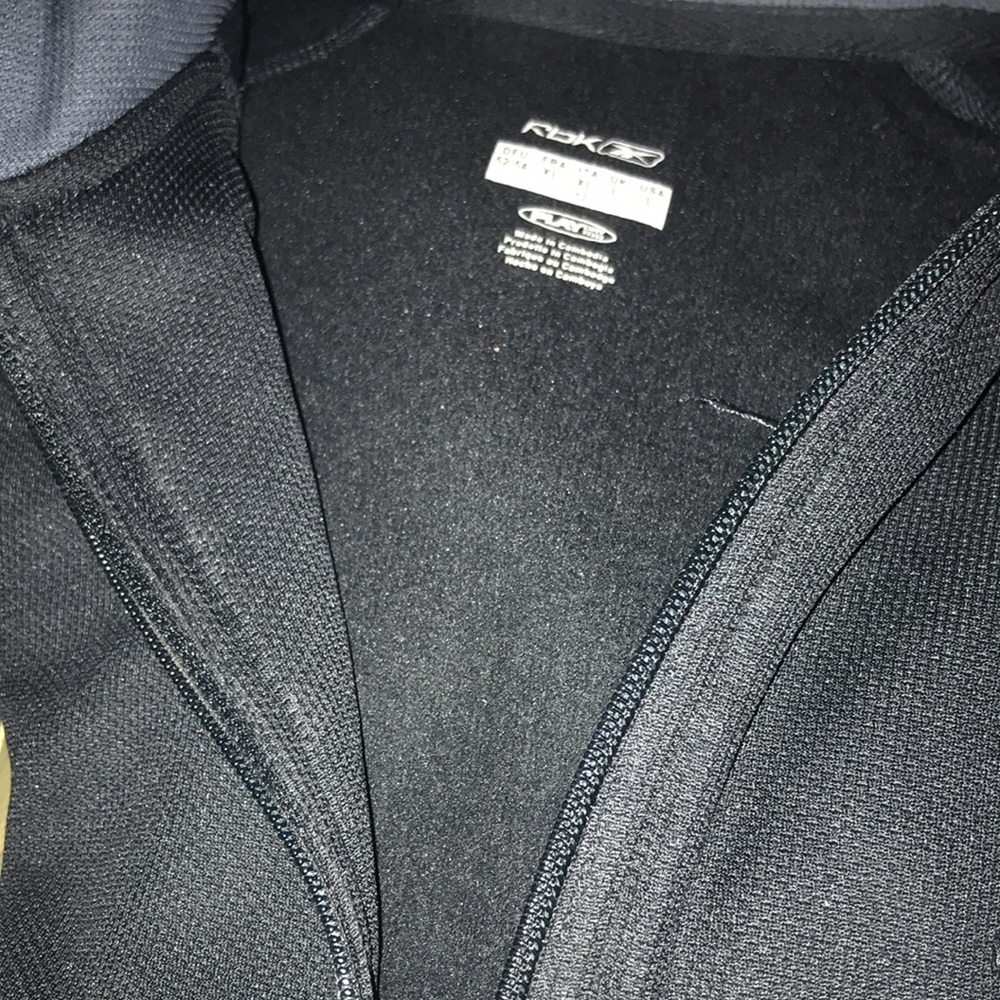 NWOT. Reebok Men’s Half Zip Pullover. Black w/ gray sleeves